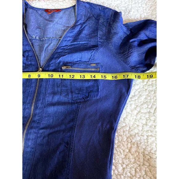 Guess Women’s Light Jean Blouse Zipper Closure Size Medium - Picture 7 of 9